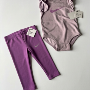 Mono sin Manga y pantalón