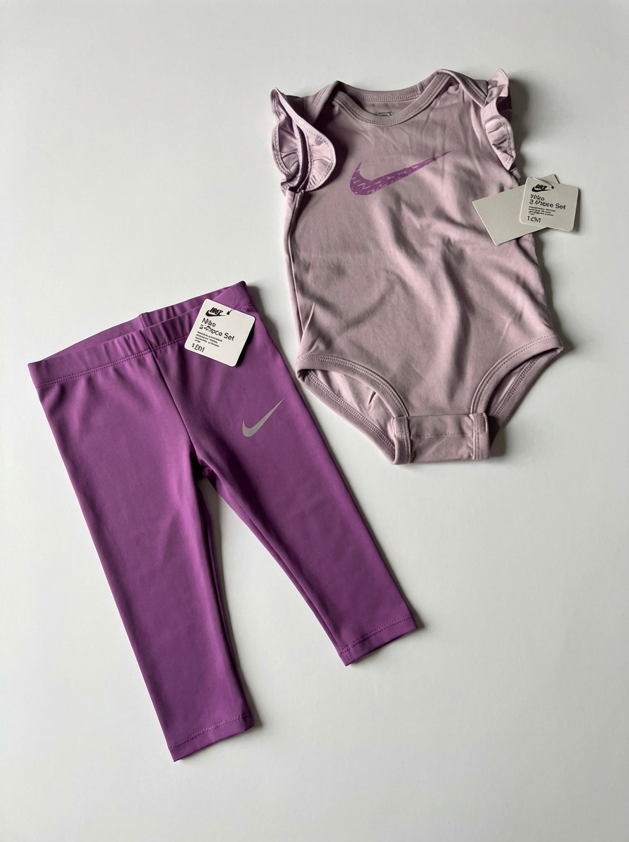 Mono sin Manga y pantalón